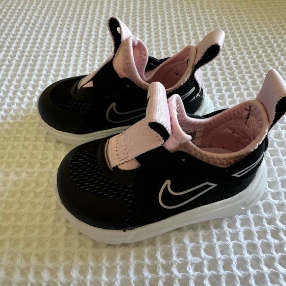 Baby Nikes! - Picture 1 of 5